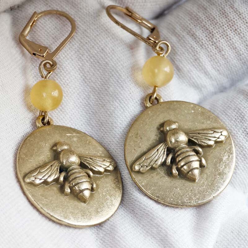 New Cabi Boho Bee Round Tag Drop Earrings Retro Women Party Vacation Jewelry