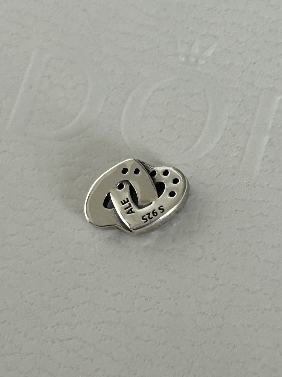 Authentic Pandora 2.5cm pavé Heart floating Locket & adjustable chain