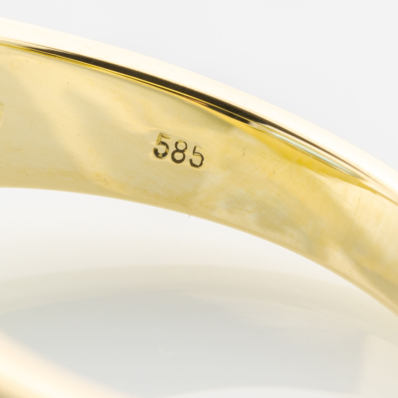 14k gold ring with an aquamarine