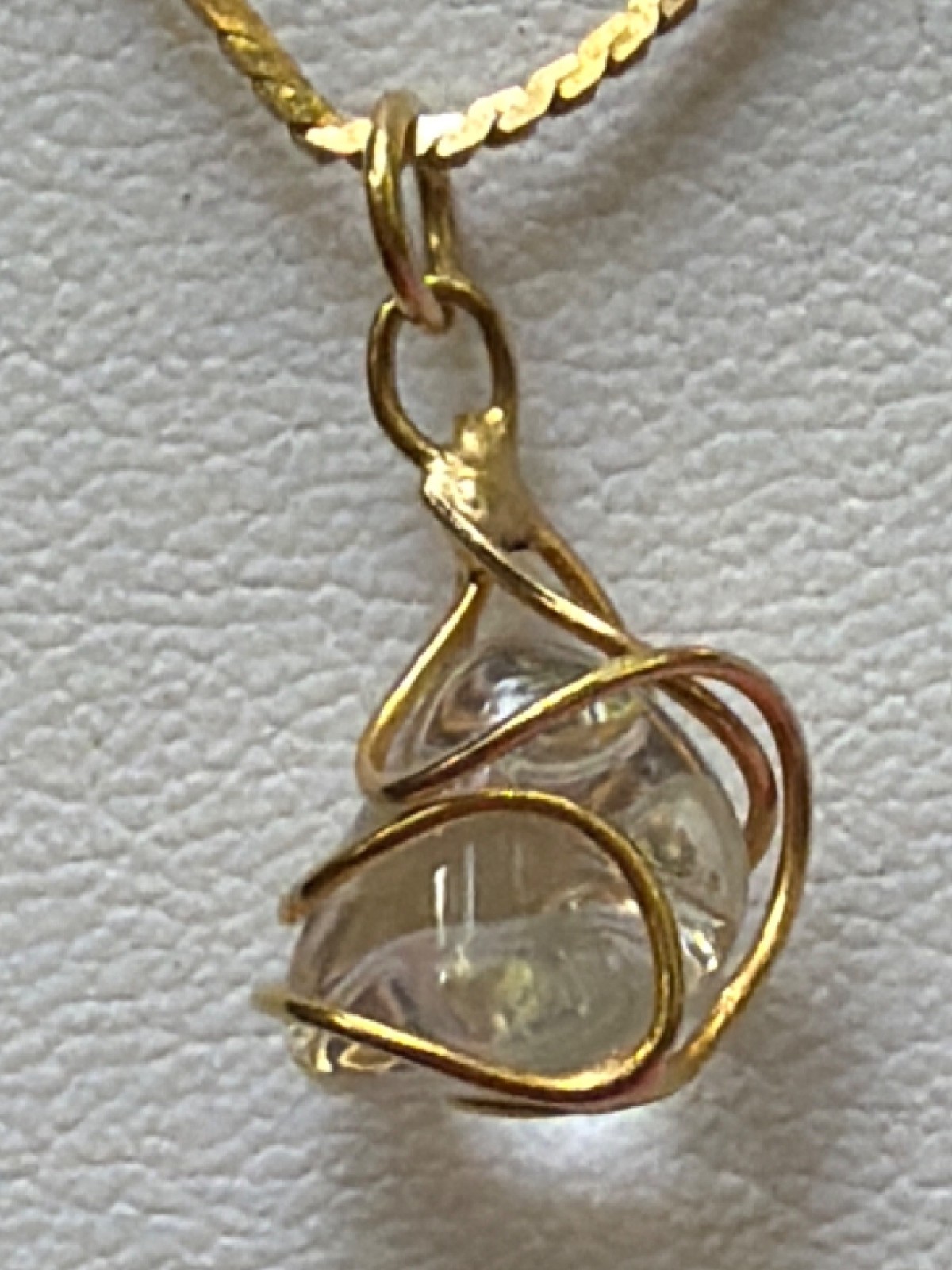 Vintage Gold Tone Pendant Necklace Clear Glass Wire Wrapped Pendant 18″ Estate