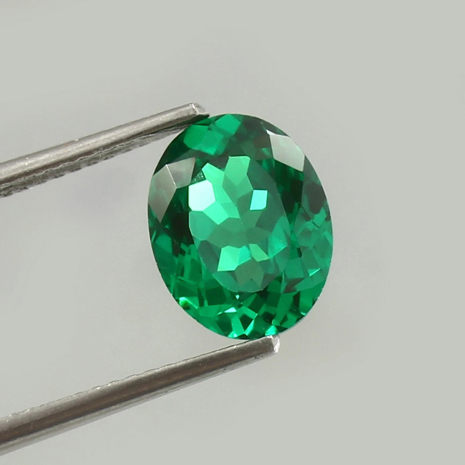 Natural 11 Ct Colombian Green Emerald Oval Cut AGL Certified Loose Gemstone