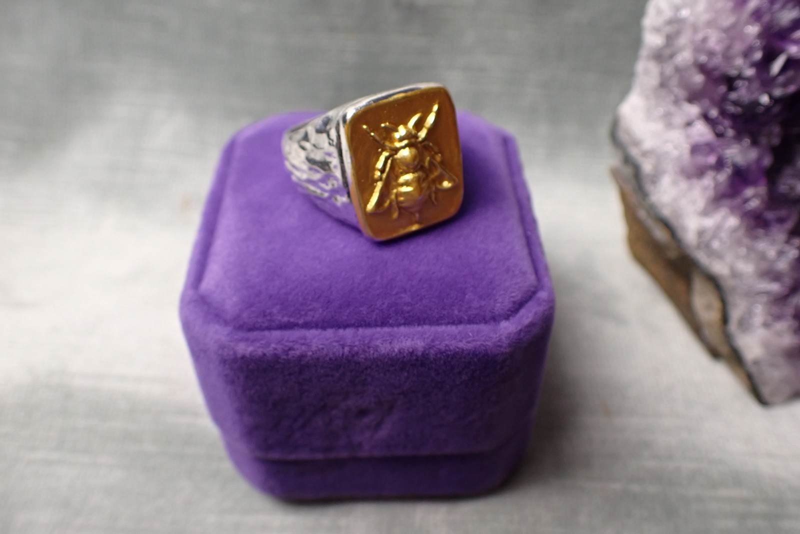 Mens Bee Ring 🐝Gold Tone Signet Ring Size 10