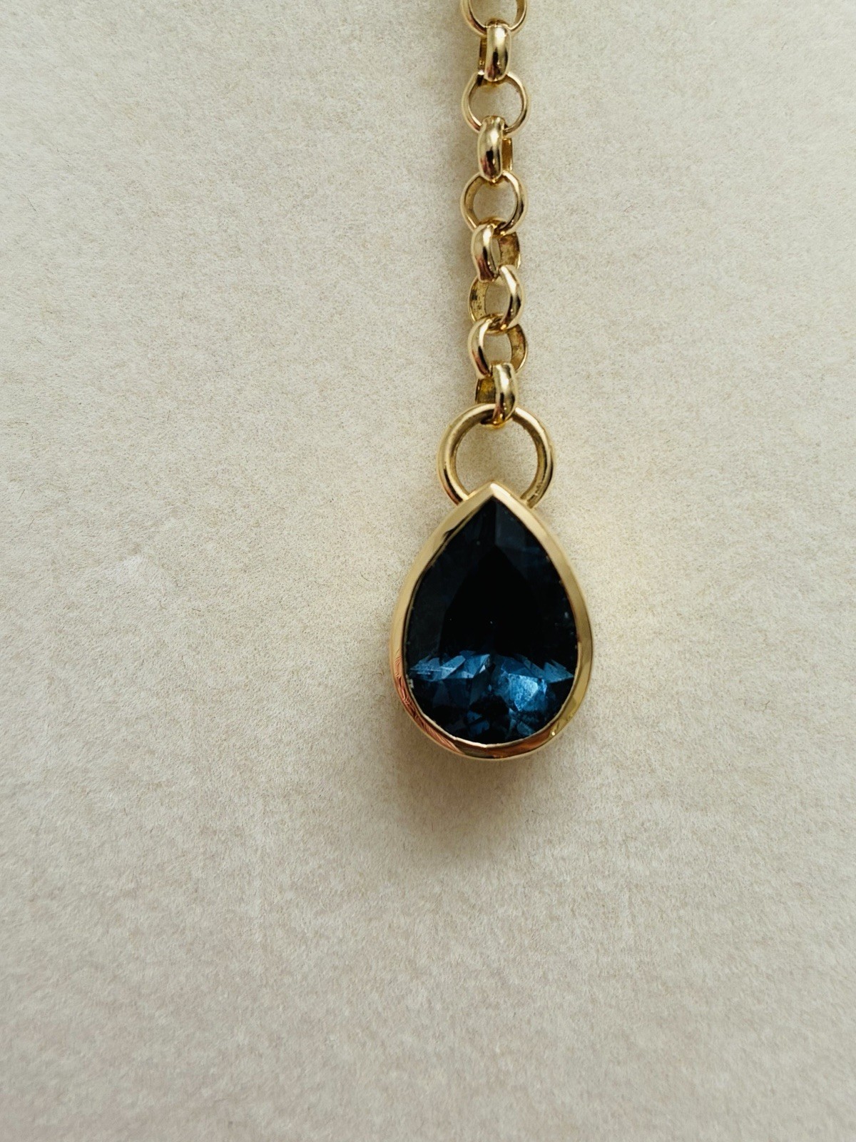 Foundrae 6 Carat London Blue topaz With Foundrae 18” Mixed belcher Chain. 18k