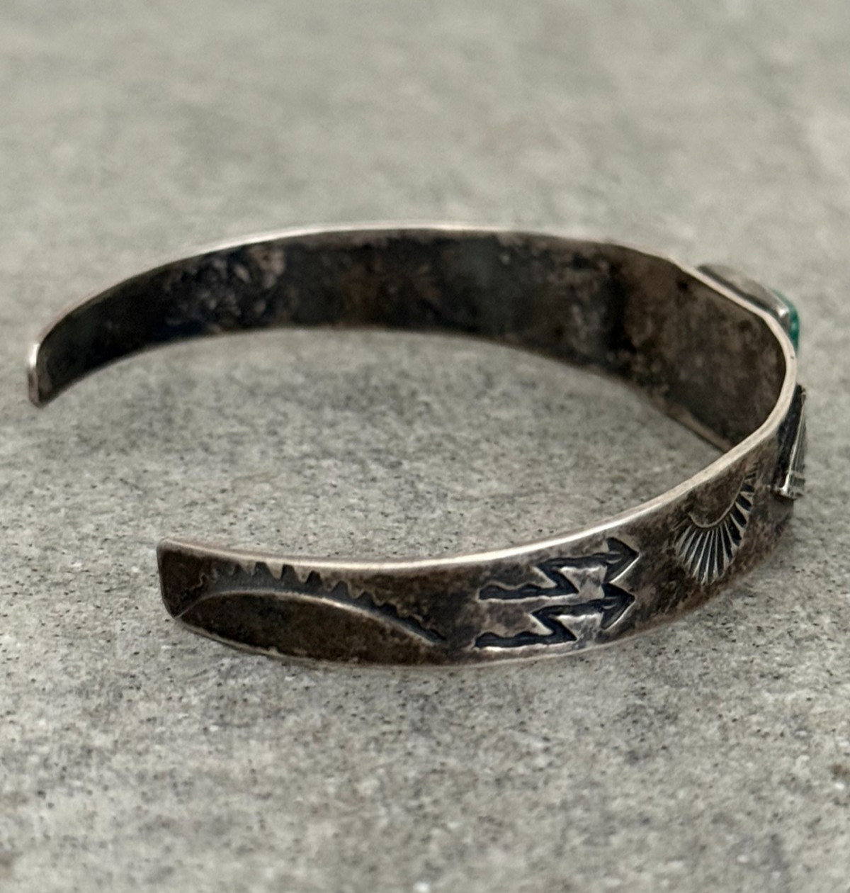 Vintage FRED HARVEY era 40’s Navajo ARROW HEAD Turquoise Silver Bracelet 7.25 in