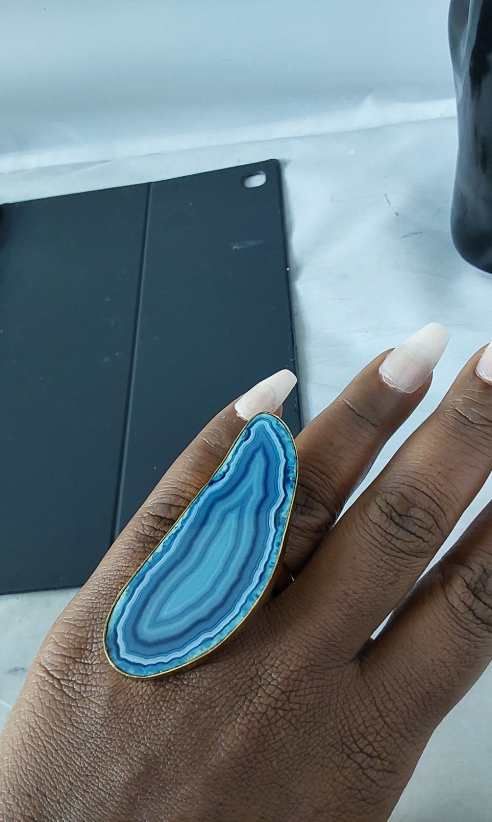 CHARLES BLUE NUANCE AGATE COCKTAIL RING SIZE 9.5 INCHES