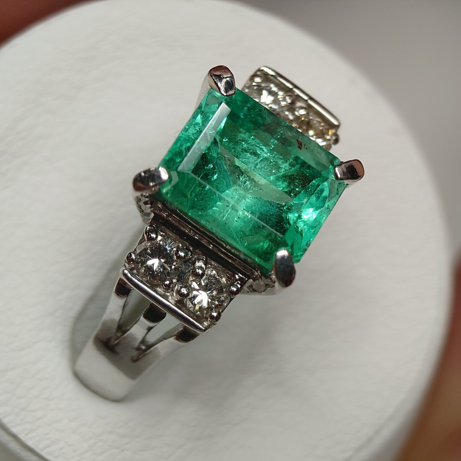 Emerald Ring, 900 Platinum RING Pt900 E2.36 D0.28 jew0001 Imported from Japan