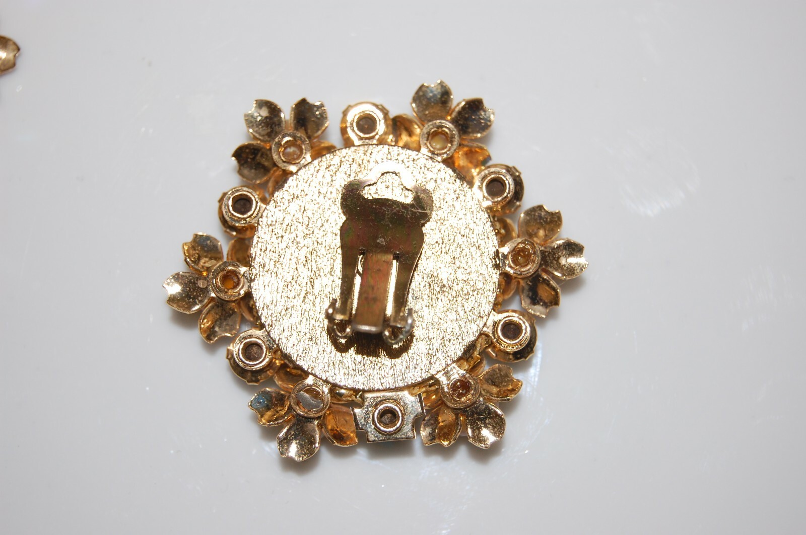 Elegant Vtg 1980’s Golden Flower Design Gold Lame Beaded Statement Clip Earrings