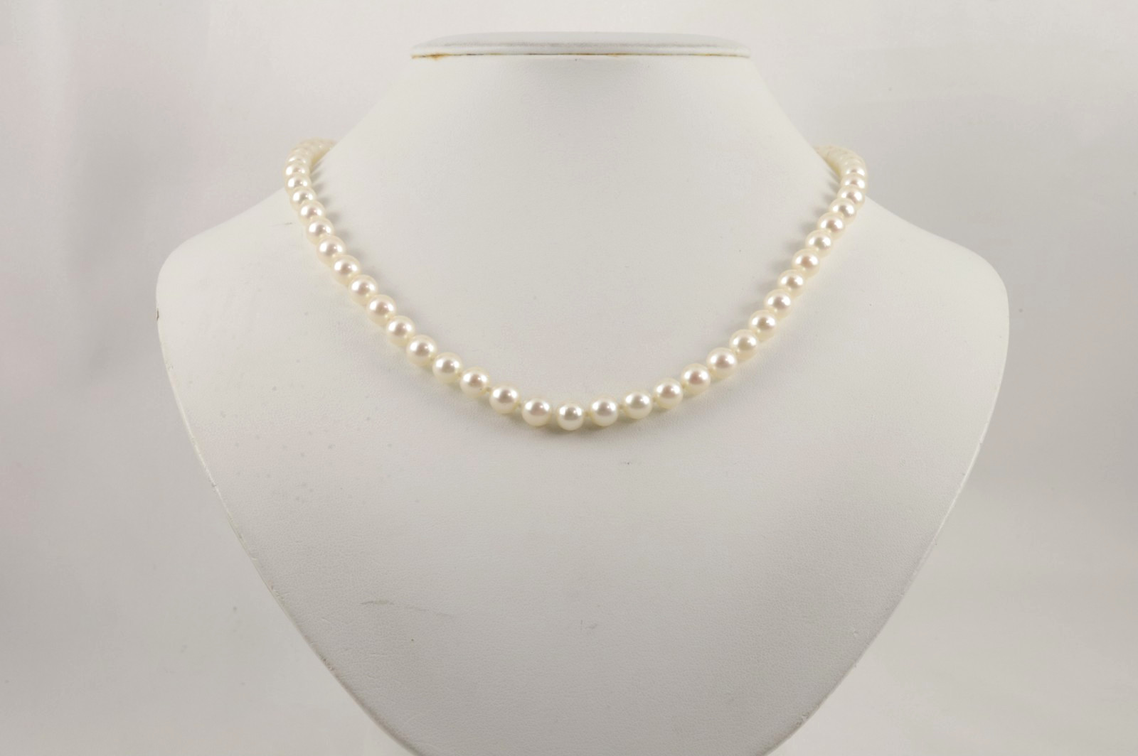 TASAKI Akoya Pearl Necklace 6.5-7.0mm 18″ 14K White Gold Clasp w/ Case