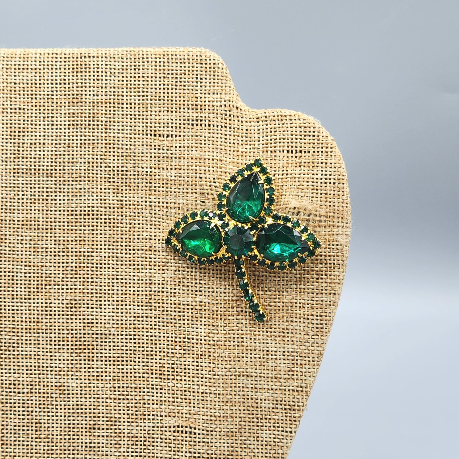 Vintage Green Teardrop Halo Rhinestone Gold Tone Three Leaf Brooch