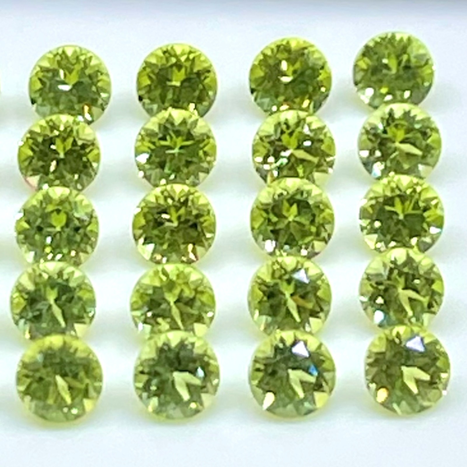 VVS 50 Pcs Natural Peridot 2.75mm Round Diamond Cut Loose Untreated Gemstones