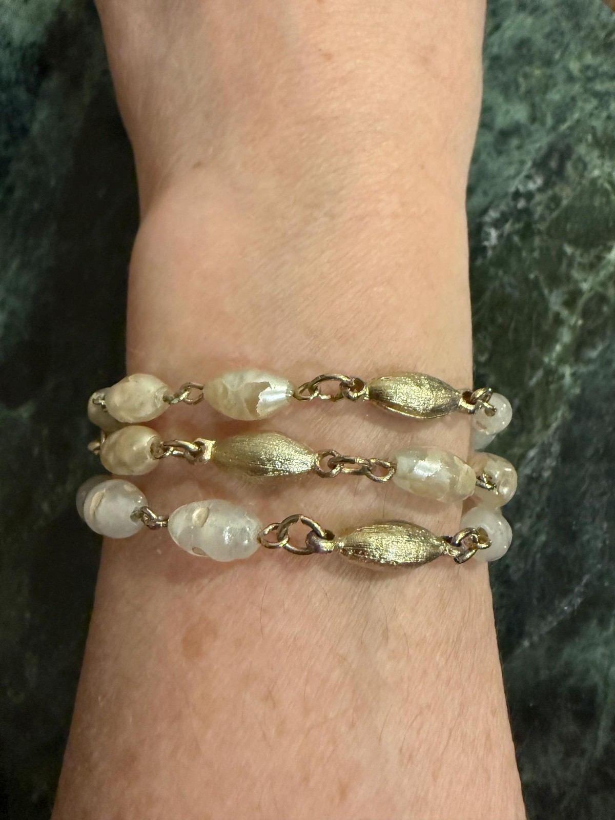 Vintage Triple Strand Frosted Glass Bead Bracelet Gold Tone Textured Oval Links