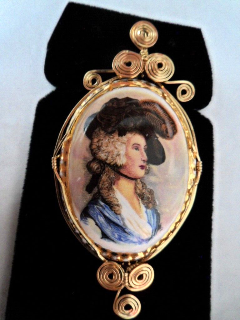 14kgf 1900 LADY ELEANOR FINE BONE CHINA ENGLAND PENDANT FOR NECKLACE;3.25 X1 5/8