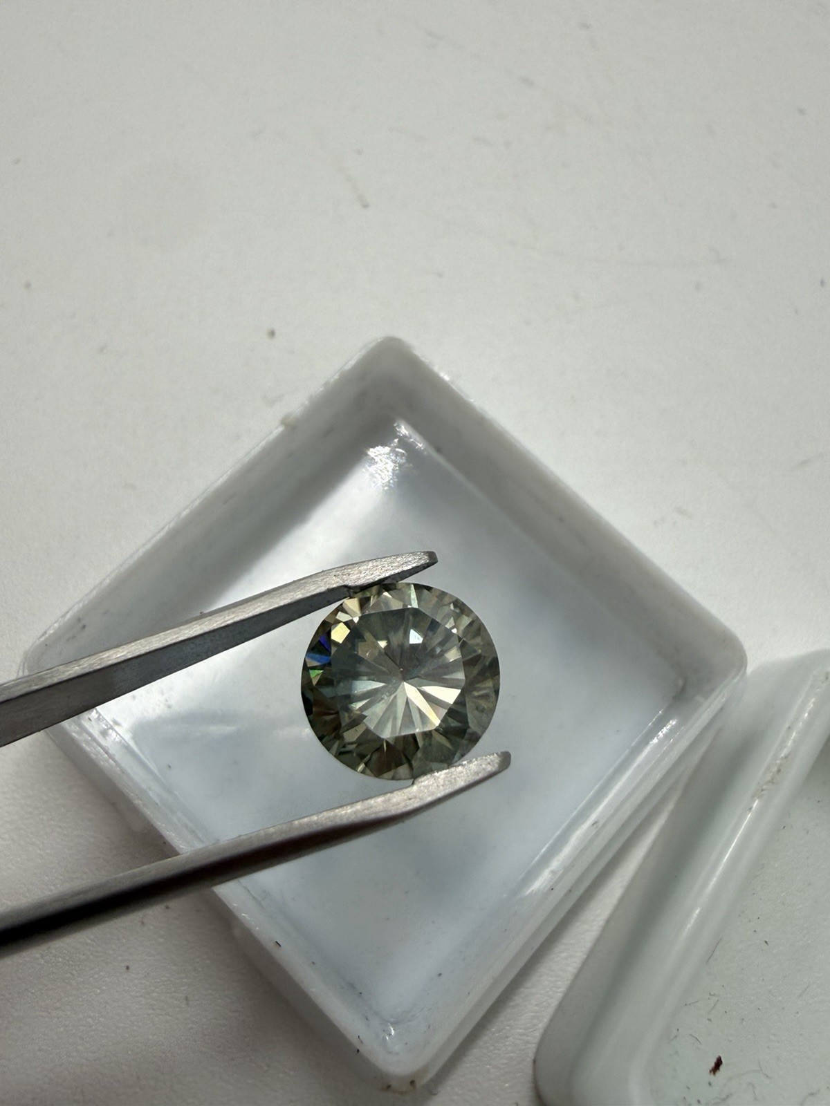 7.82CT Round Brilliant Cut Loose Gemstone Green Gray Moissanite VVS 11.8mm