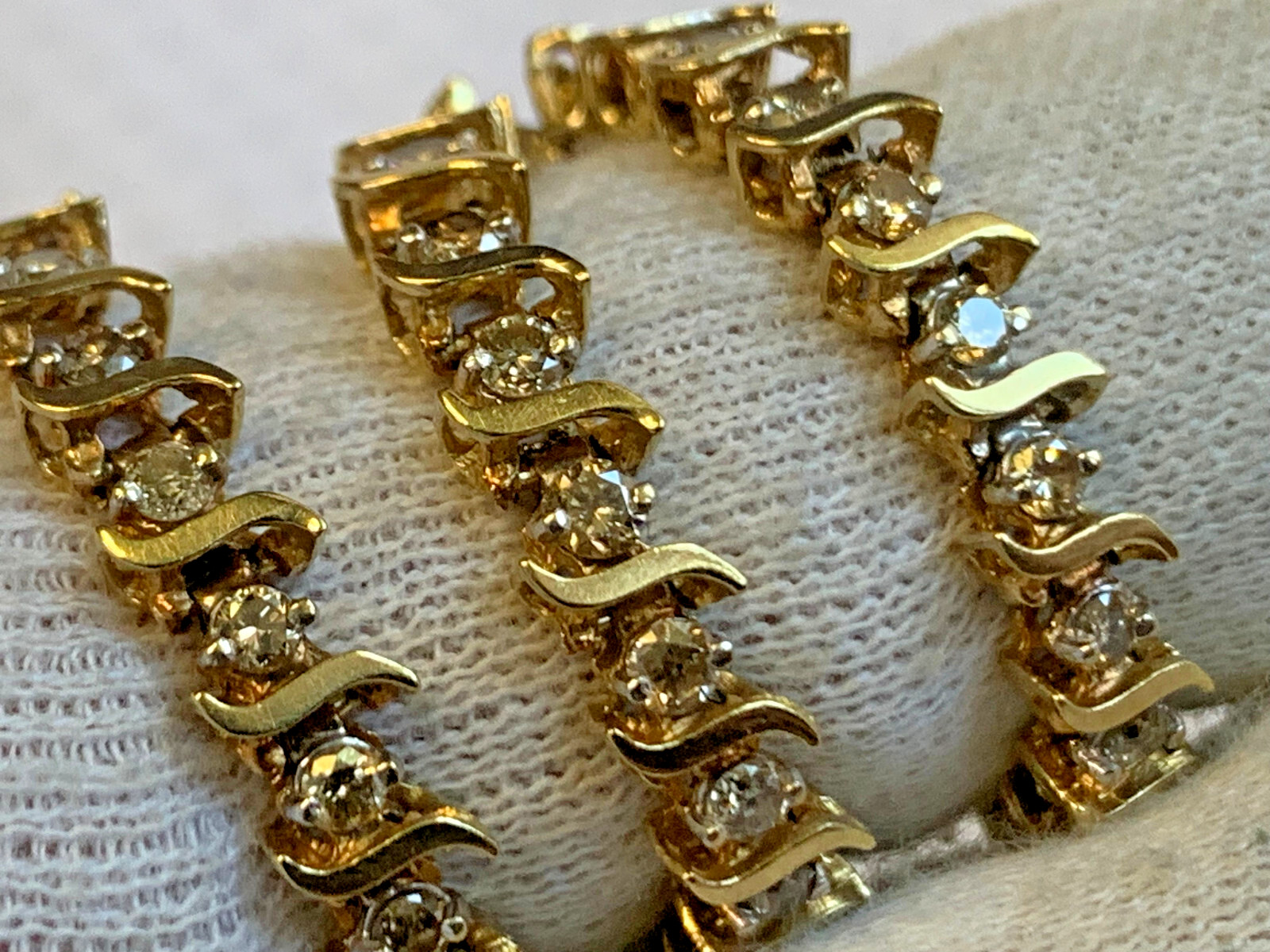 10K Yellow Gold Diamond Bracelet 7.71g Fine Jewelry 7″ Round Prong Box Clasp
