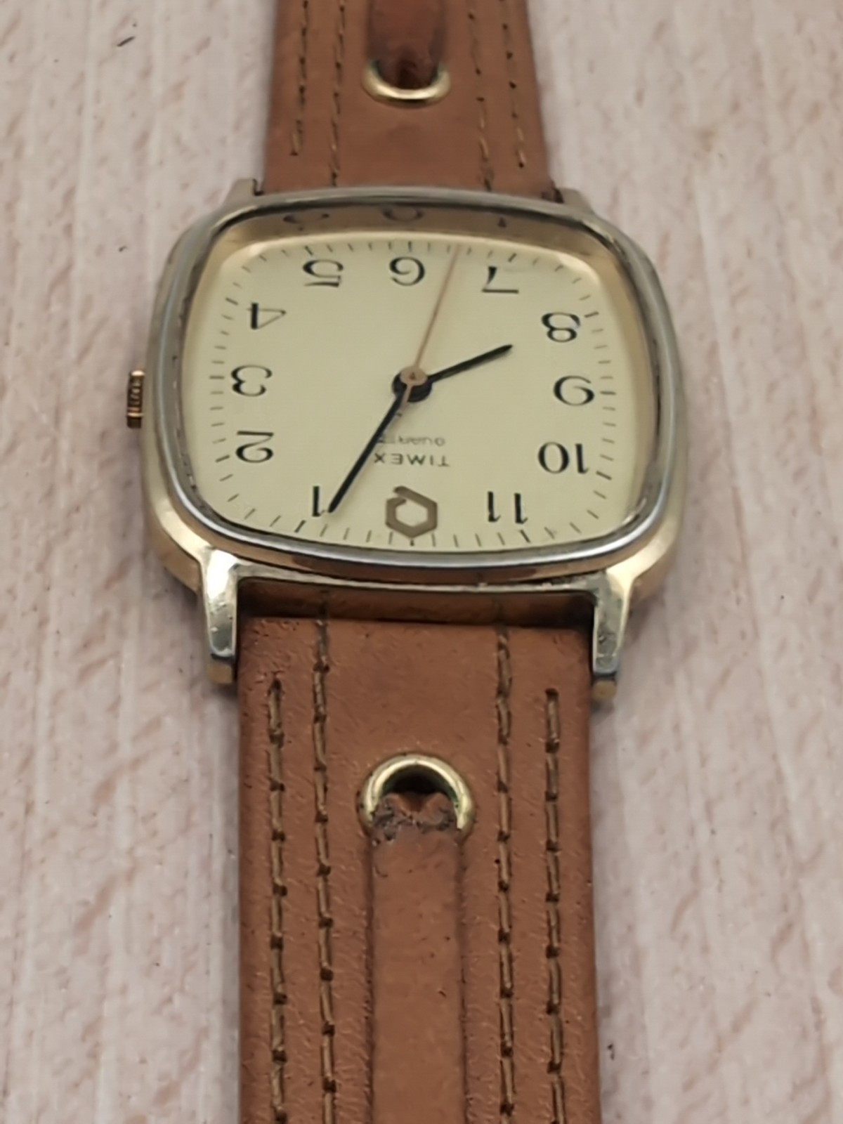 Vintage Timex Q Quartz Wrist Watch M Cell Made In Philippines NOS Leather Strap