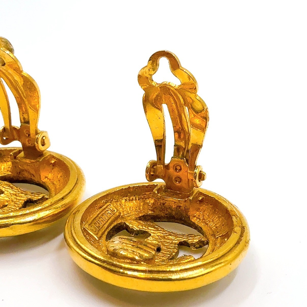 CHANEL CC Logo Coco Mark Vintage Earrings Gold-tone Matelasse Clip-On Auth JAPAN