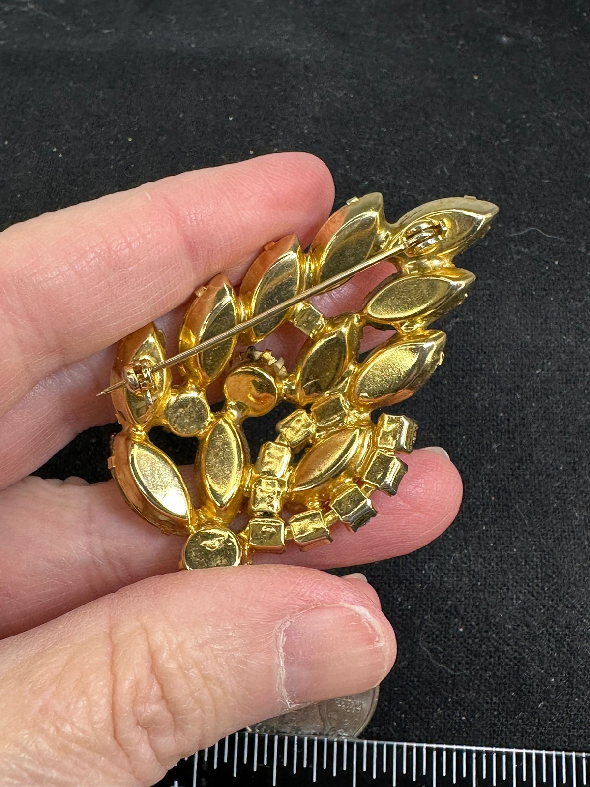 Leaf Honey Navette Rhinestone JULIANA Vintage Gold Brooch Pin M-6661