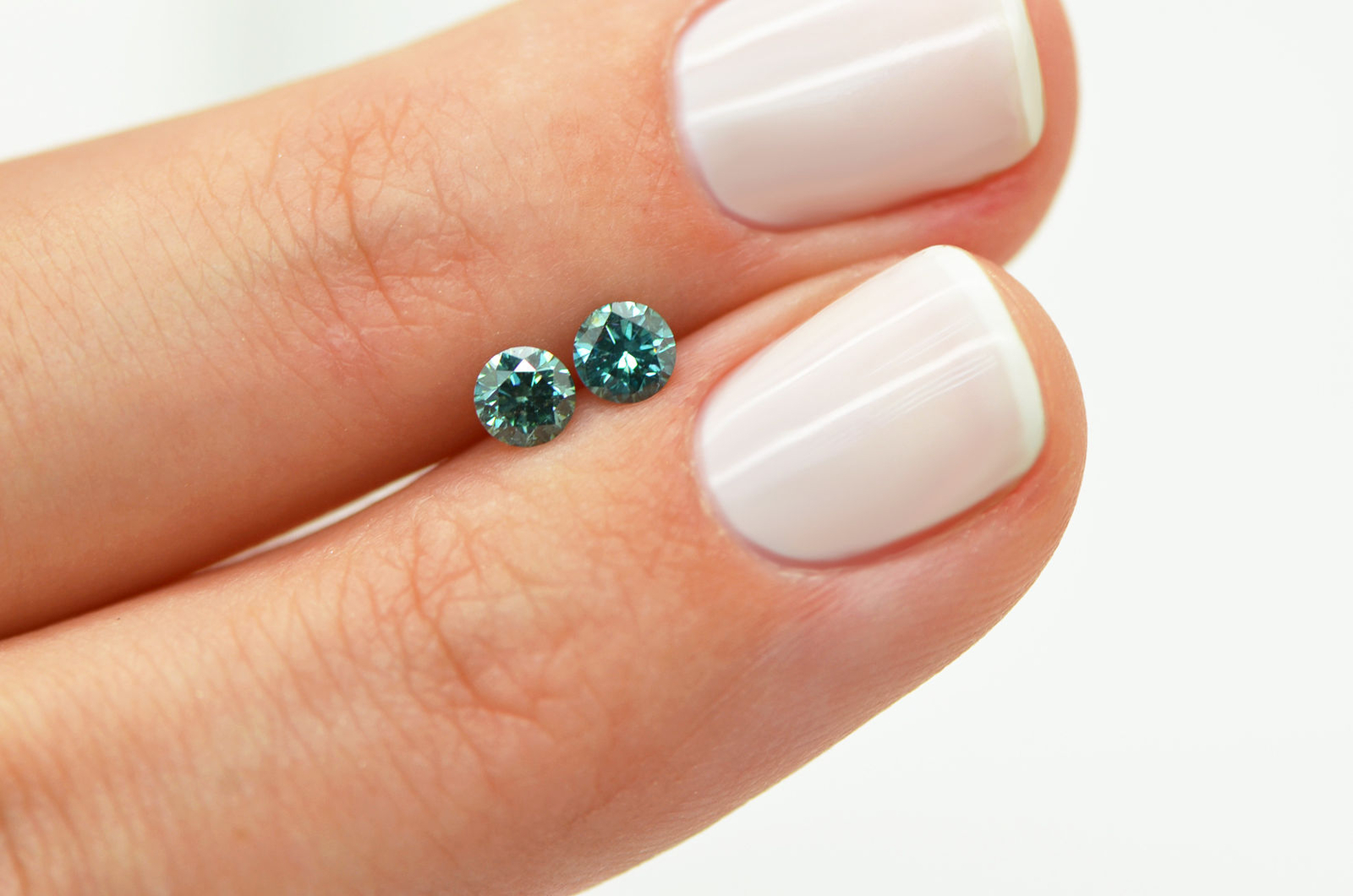 Round Diamonds Pair Fancy Green Enhanced VS2/SI1 Loose 3.65 MM Each 0.41 TCW