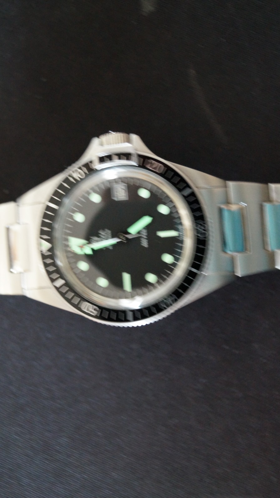 YEMA Superman Heritage Quartz 39mm Black Skin Diver YMHF1573-AM date @3