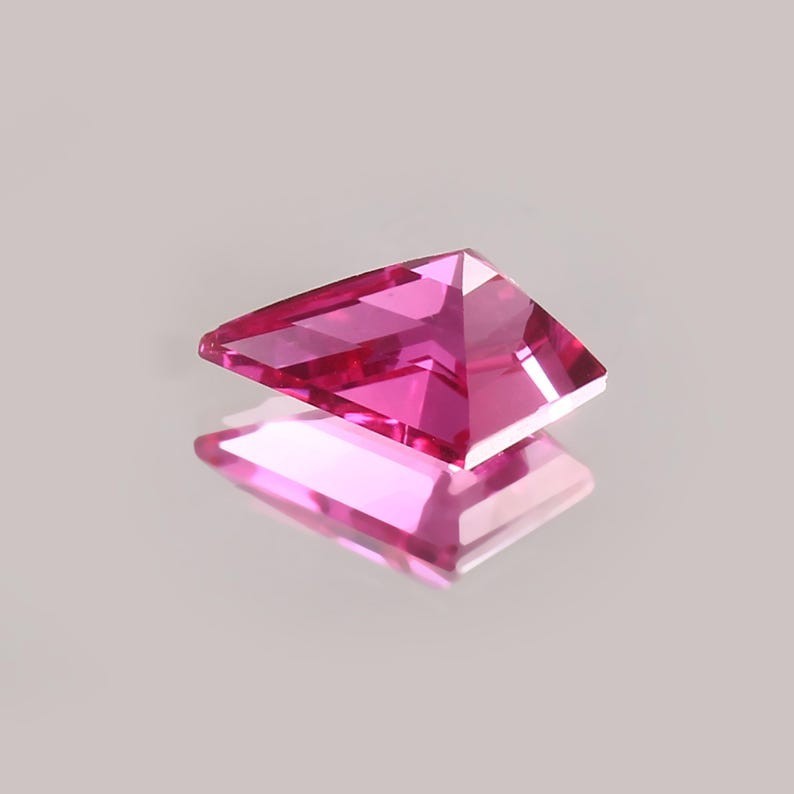 Brand New Arrival Pink Sapphire 5.45 Ct Kite Shape CERTIFIED Cut Loose Gemstone