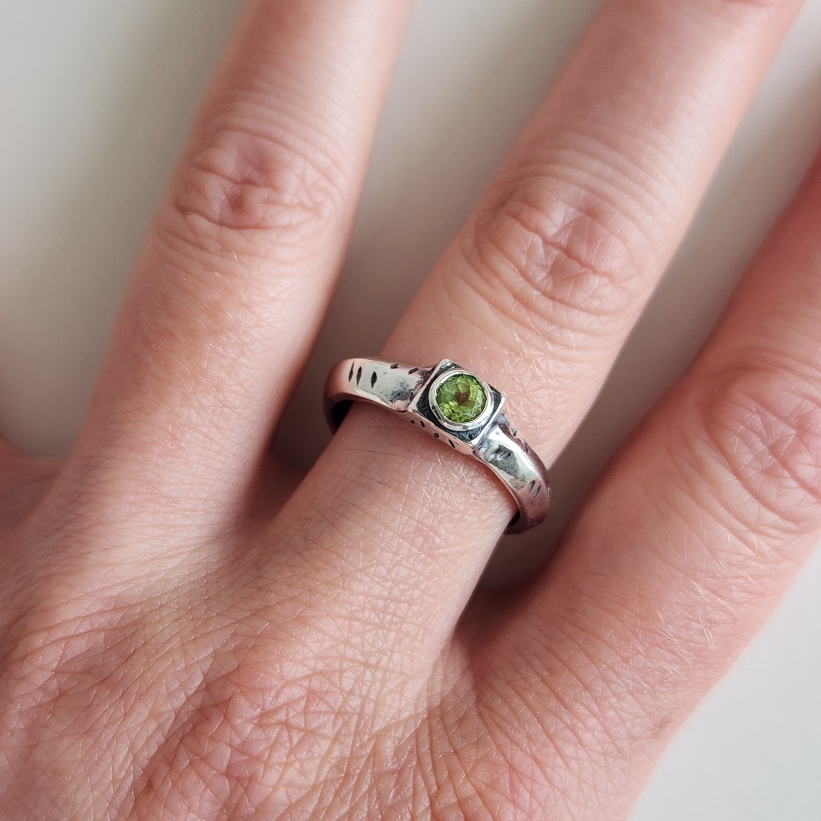 Silpada Sterling Silver Peridot Ring – Size 8.5 – Logo & 925 Stamp