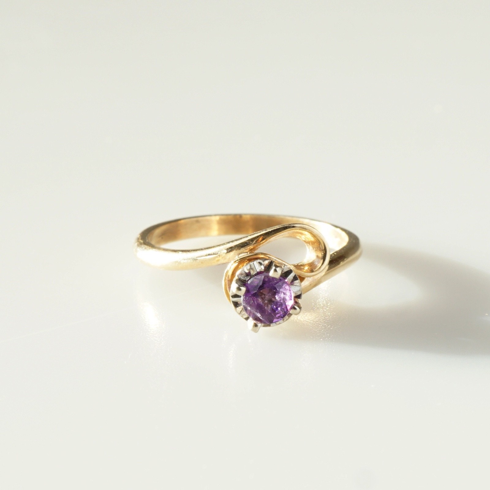 14K Solid Gold Loop Amethyst Ring, Natural 0.2 Carat Purple Gemstone, Size 5.75