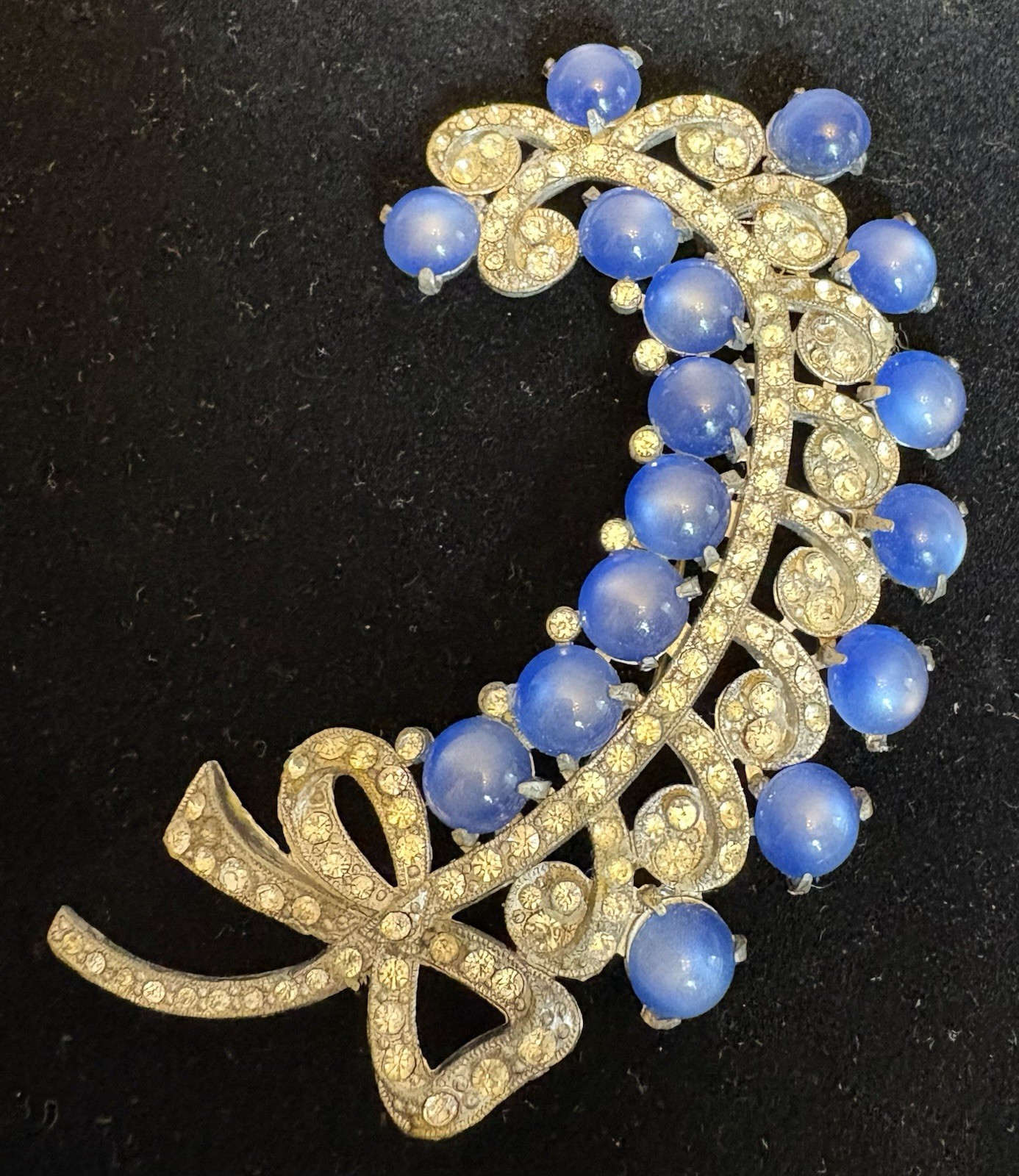 Retro 40s Vintage Brooch Blue Moonglow Lucite Cabs Rhinestone Feather Spray 4”
