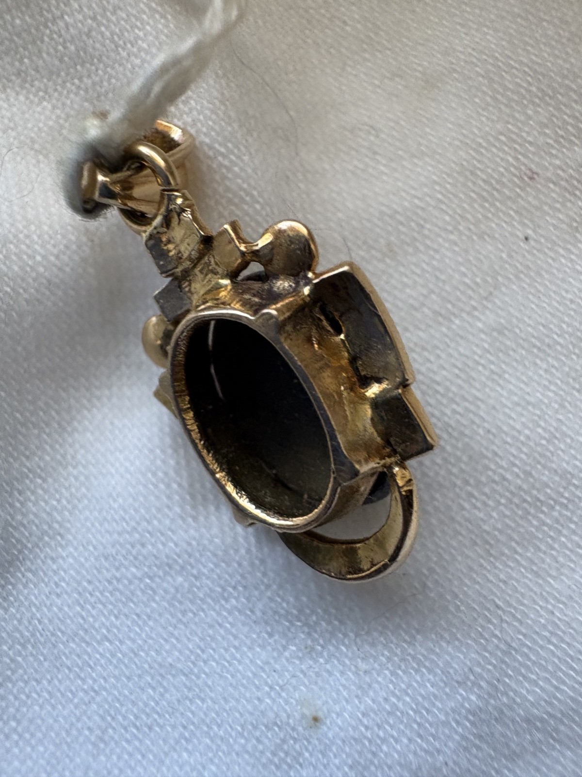 Vintage NOS Star of India Pendant in 18K Gold Setting