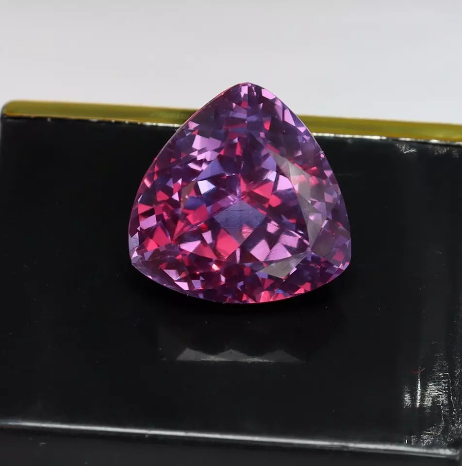 18 CT+ Natural Flawless Montana Purple Pink Sapphire Trillion Cut Loose Gemstone