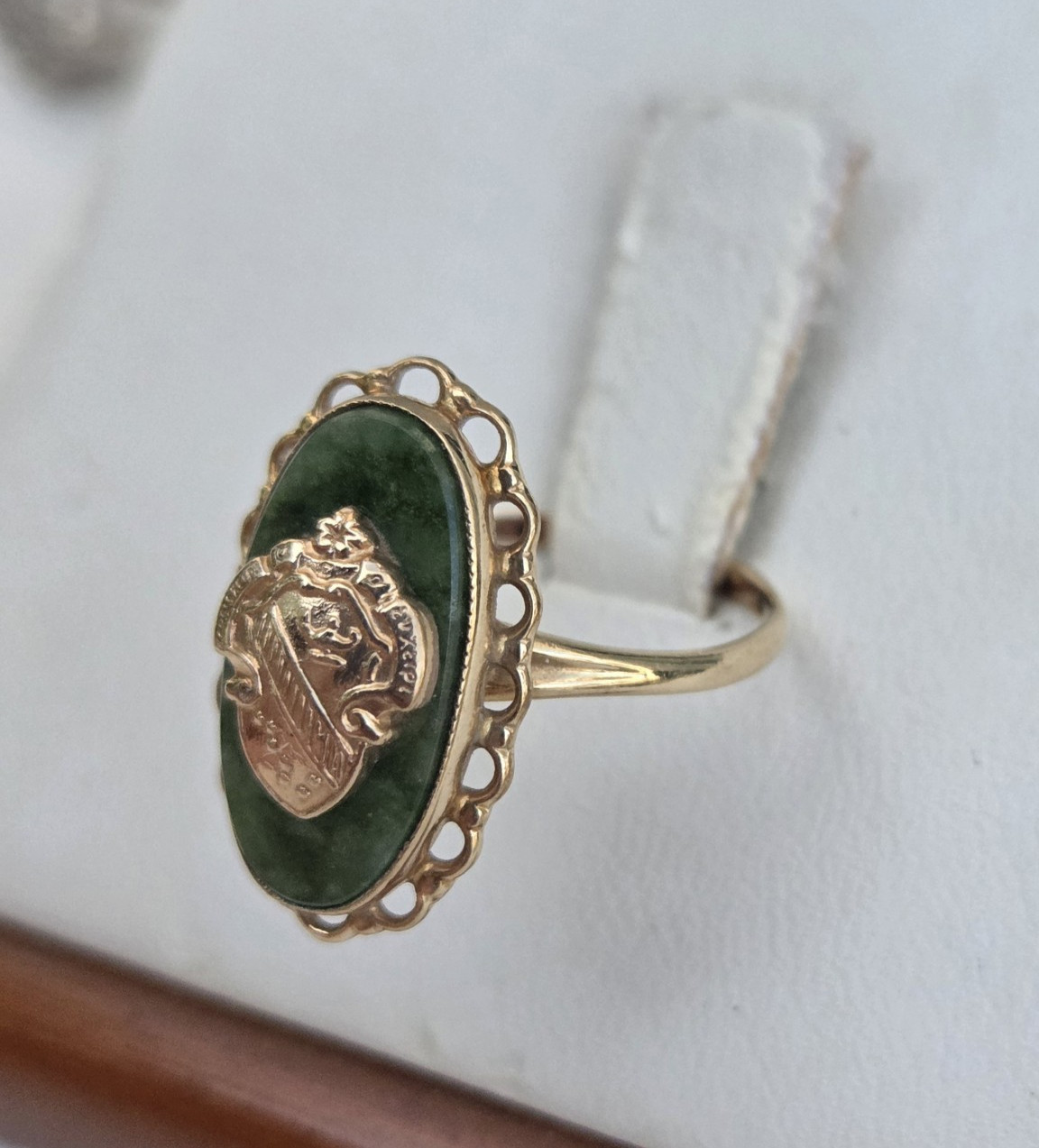Vintage 10K Yellow Gold College or Sorority Ring 2.7 Grams Size 6