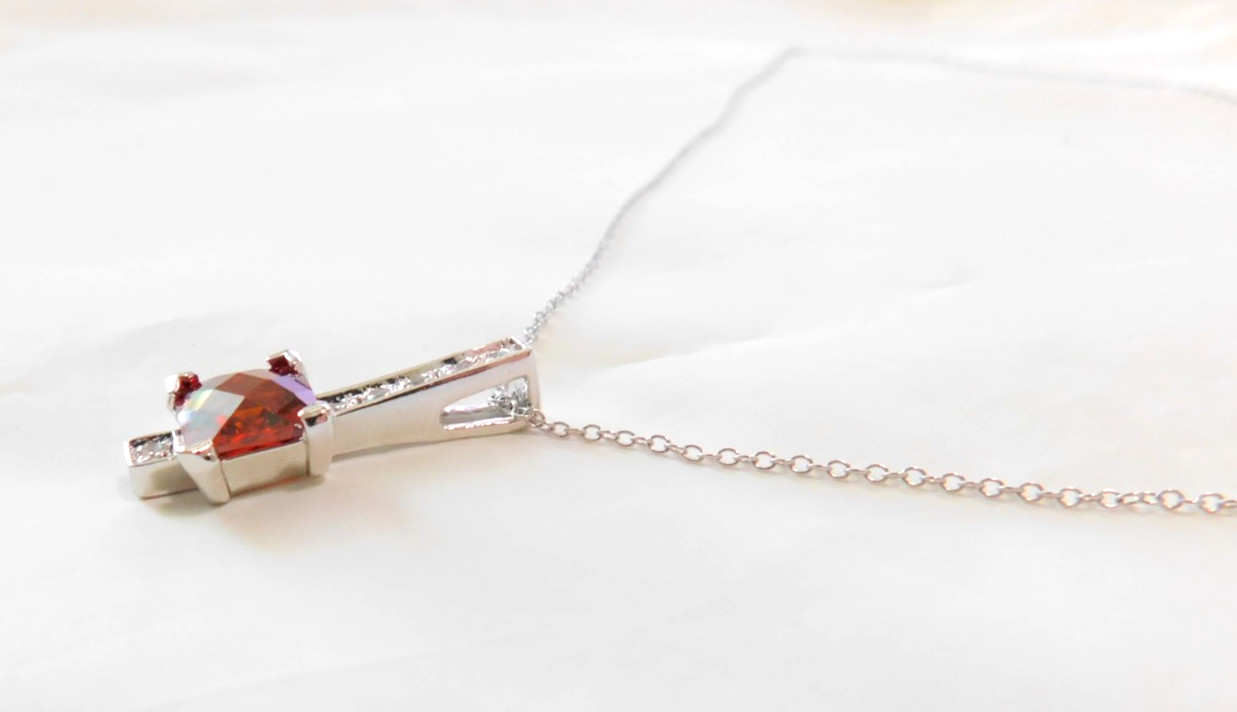 925 Sterling Silver Simulated Princess Cut Red Stone Pendant Necklace 4.0g