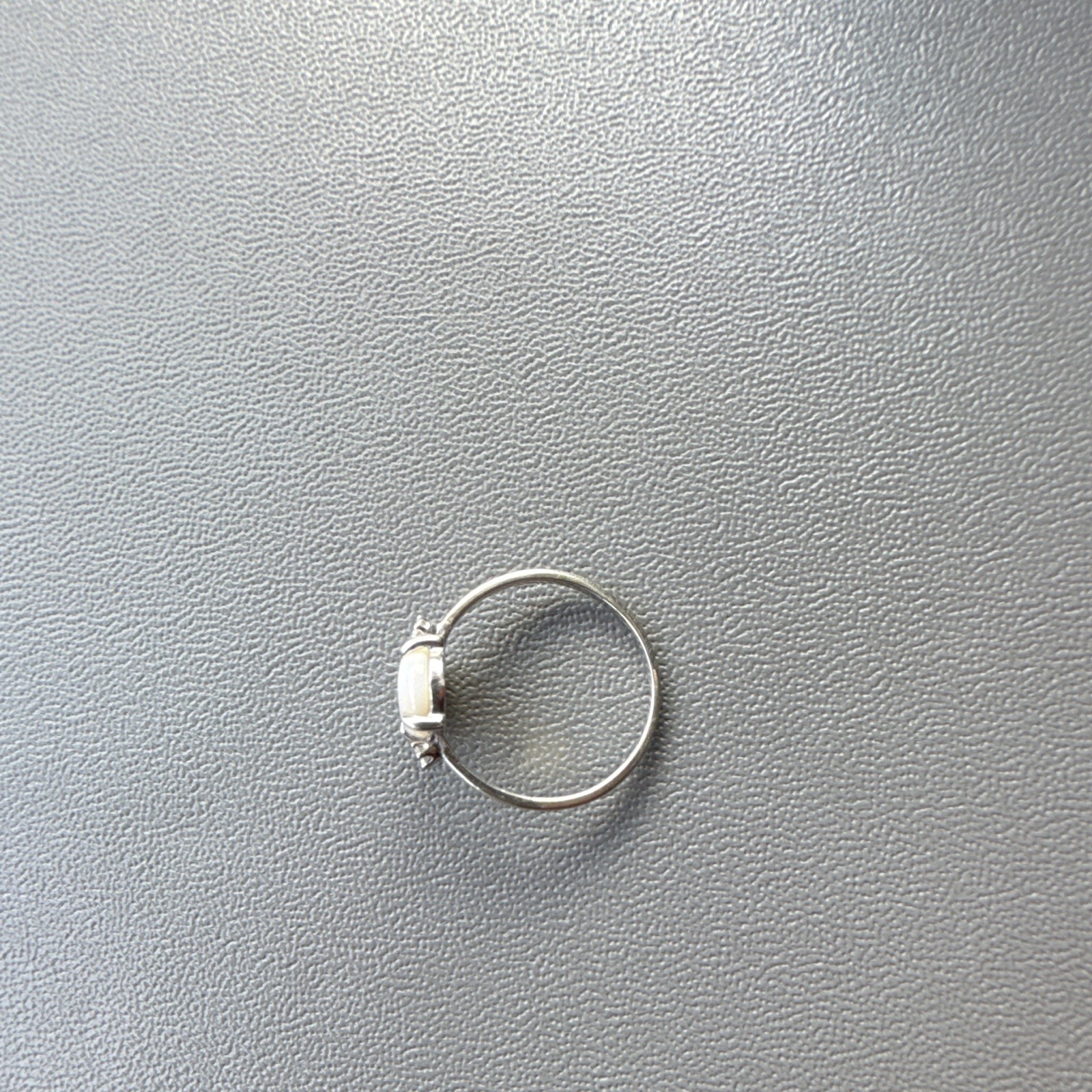 White Gold Silver Color Band Ring Size 5.25 Oval White Opal/diamond Prong Set