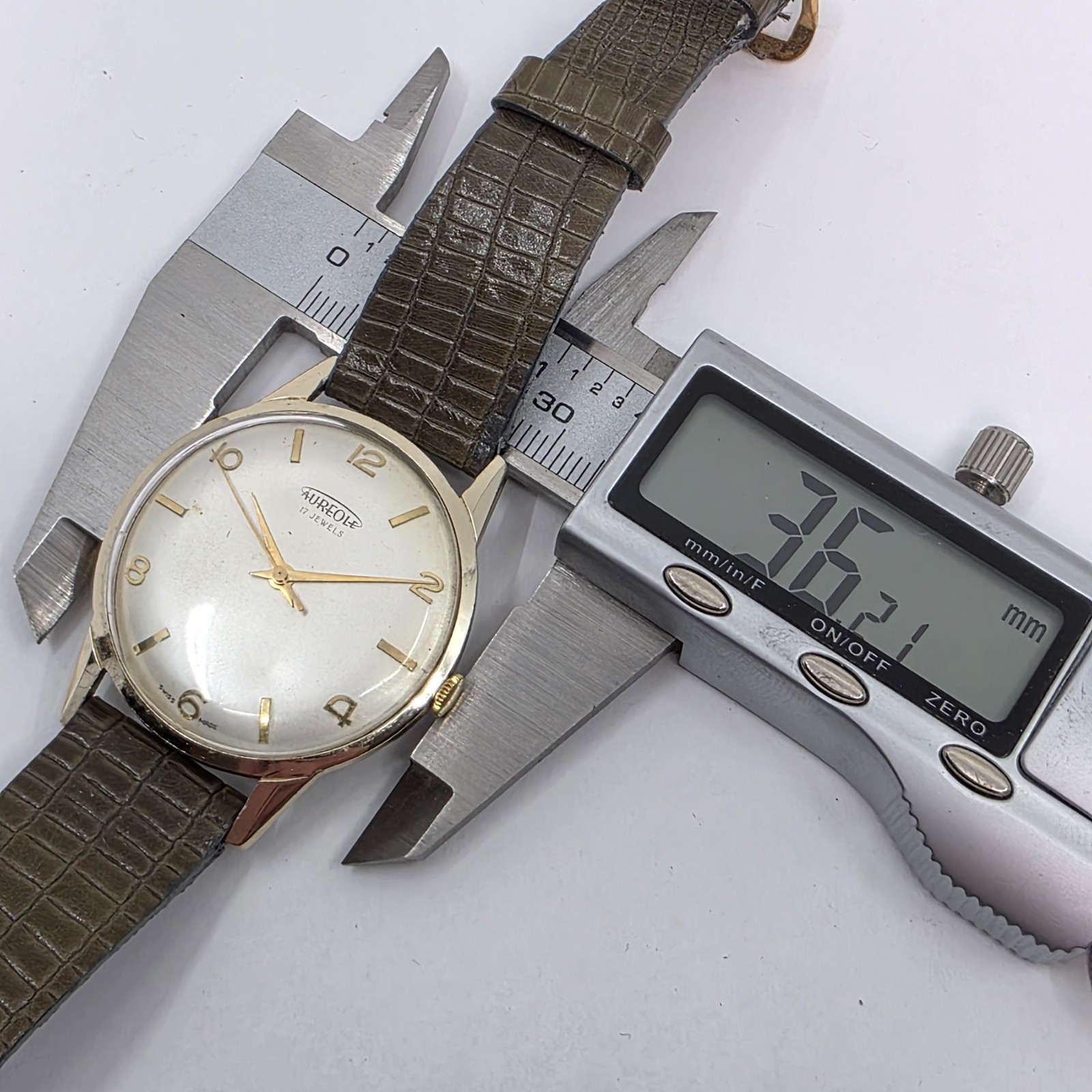 Aureole Swiss 17 Jewels Mens Vintage Manual Wind Watch 36mm