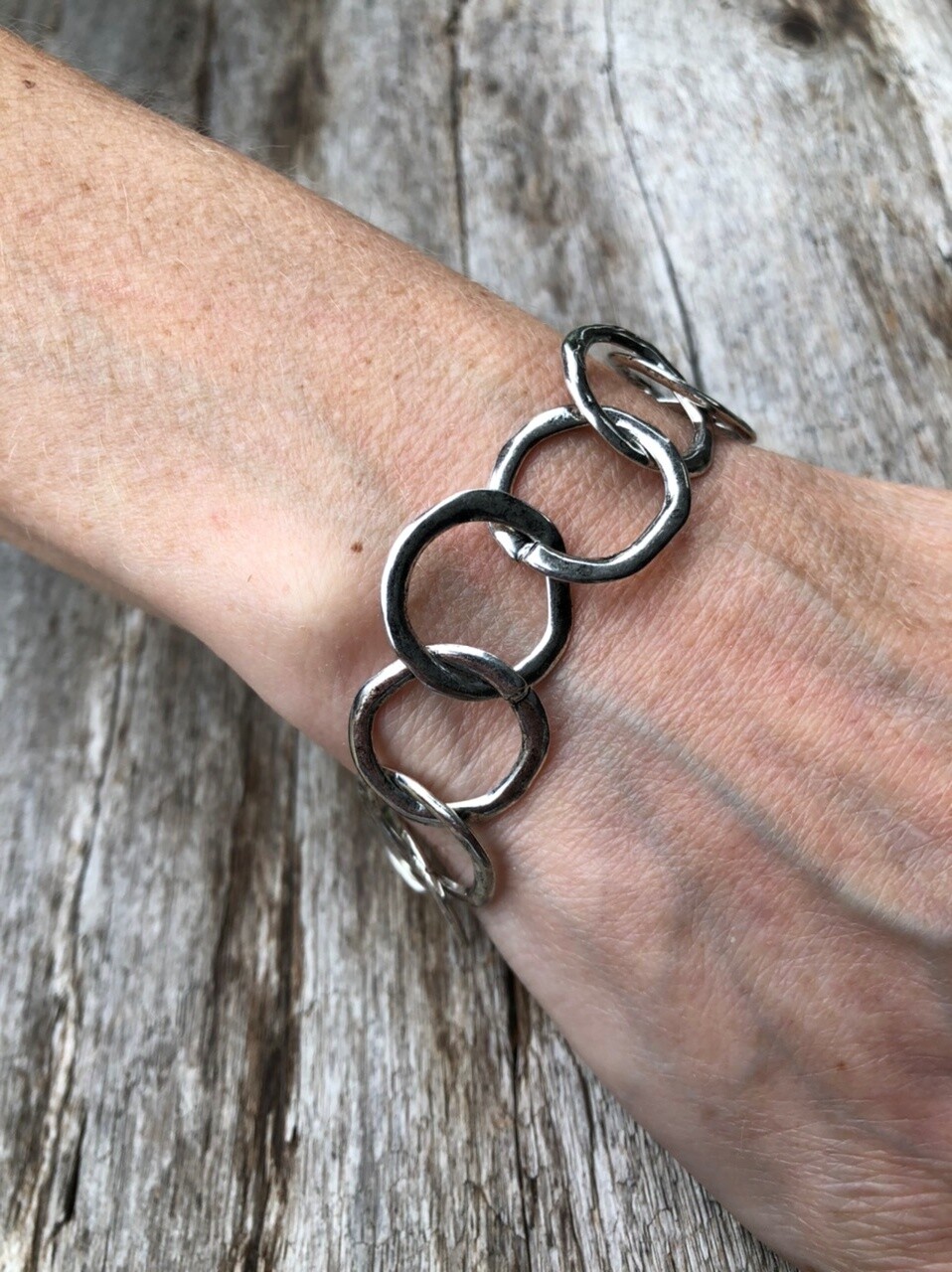 Silver plated T bar Bracelet with linked connecting circles – Jalen S