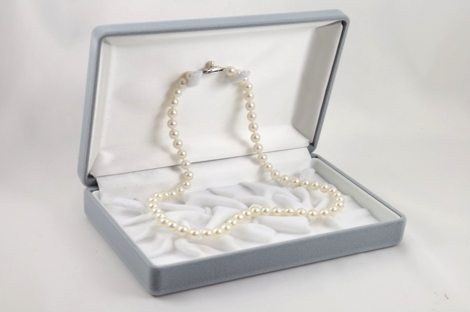 TASAKI Akoya Pearl Necklace 6.5-7.0mm 18″ 14K White Gold Clasp w/ Case