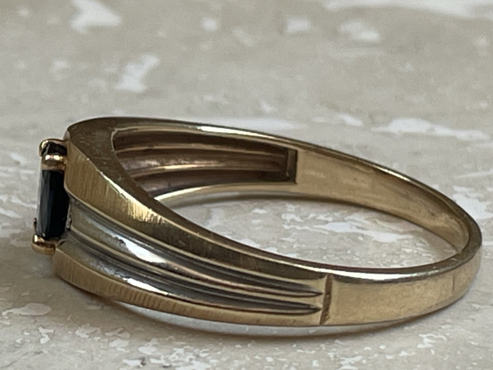 Vintage Men’s 10K Solid Yellow & White Gold Oval Black Onyx Ring Magic Glo Sz 11