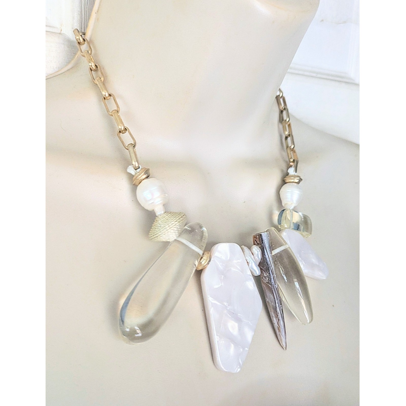 CHICOS Genuine Pearl Shell & Lucite Resort Wear Statement Necklace