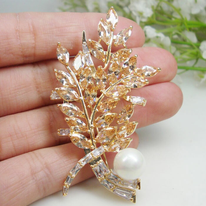 Woman’s Vintage Flower Bouquet Pendant Gold Tone Brooch Pin Brown Zircon Crystal