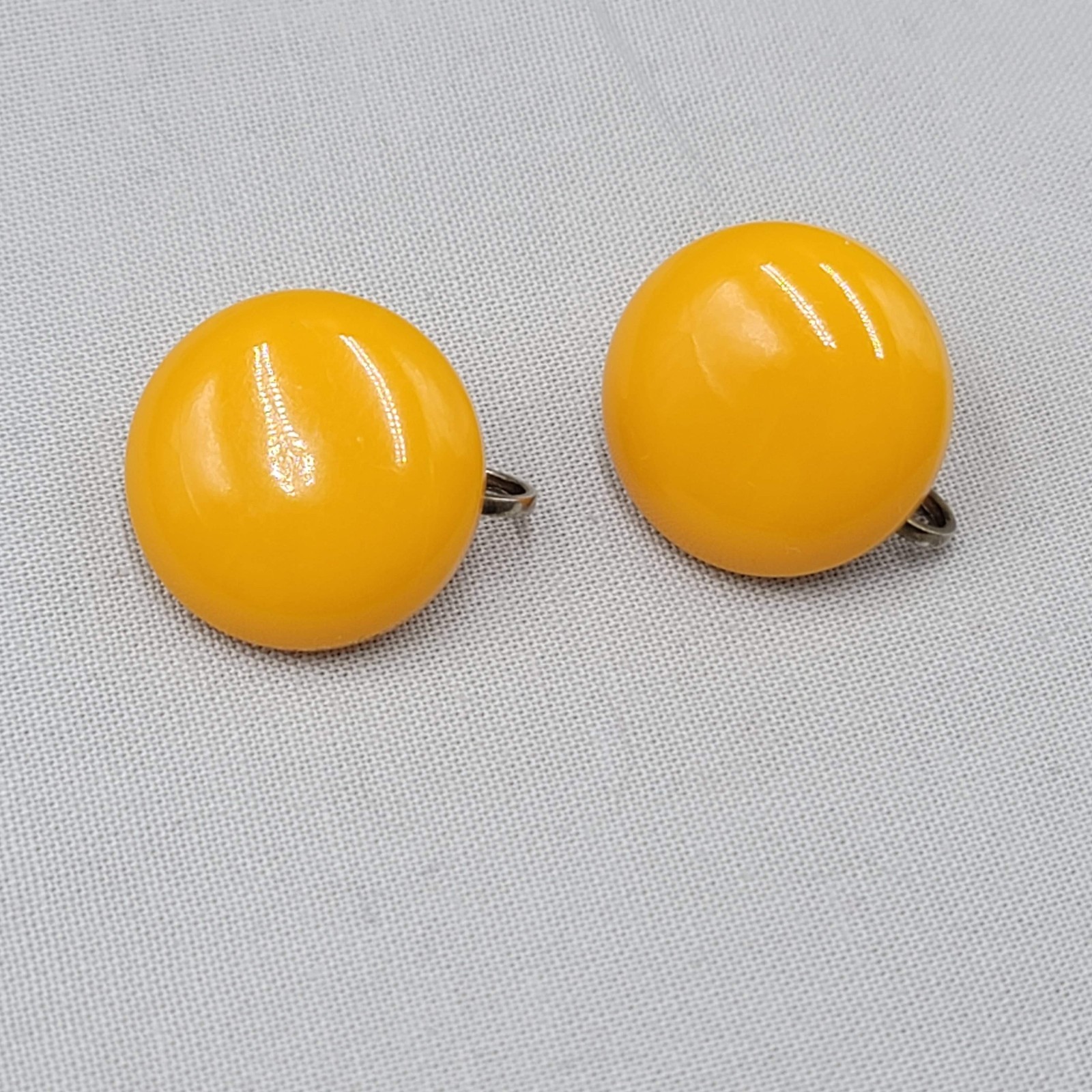 Vintage Mustard Yellow Clip on Earrings Flat Round Drop 3/4″