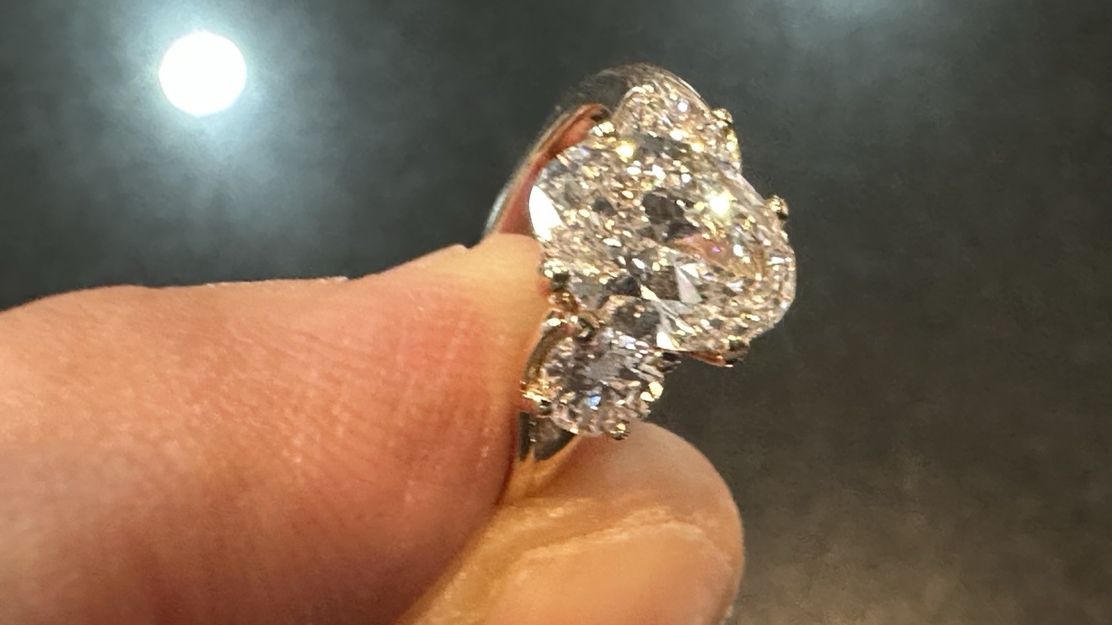 Lab-Grown Oval Diamond Engagement Ring 14k White Gold 1.51ct F VS2 IGI 4.25