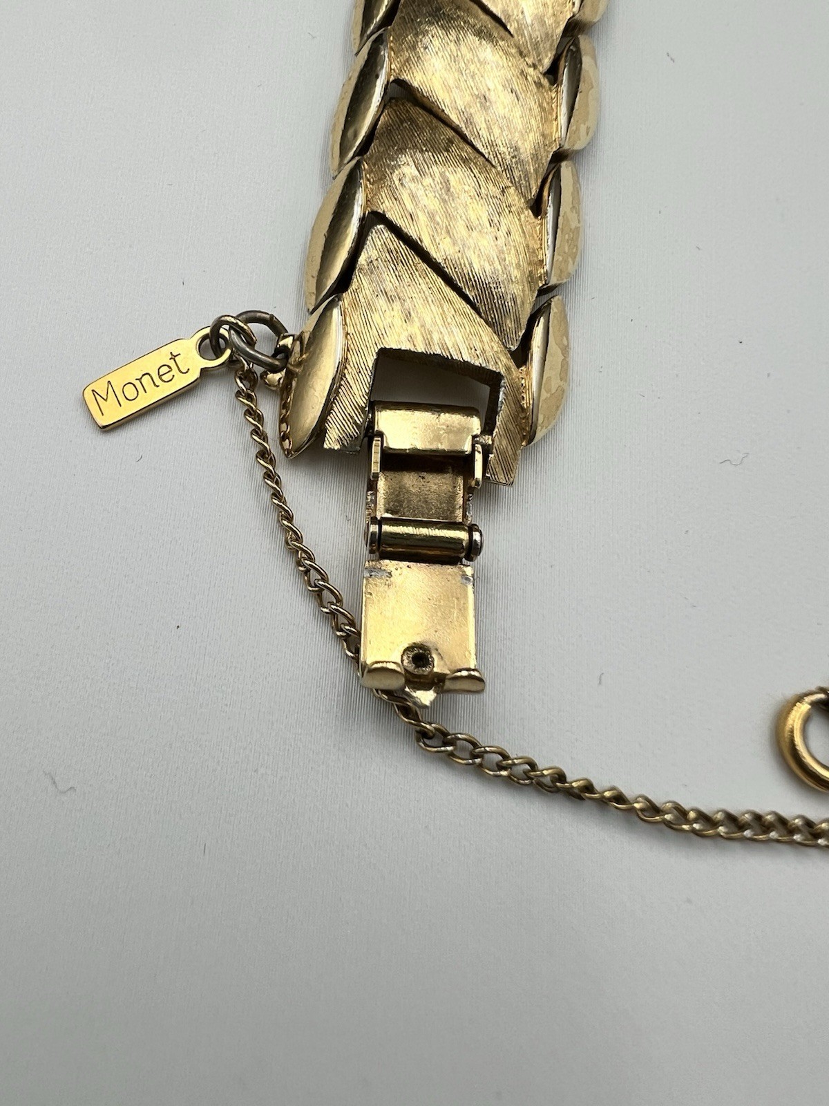 Vtg Monet Gold Tone Textured Leaf Link Bracelet Safety Chain Signed MCM 1960s