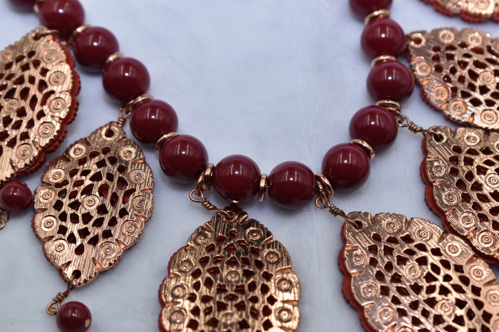 Coldwater Creek Red / Burgundy & Copper Tone Leaf Beaded Necklace 20″-23″
