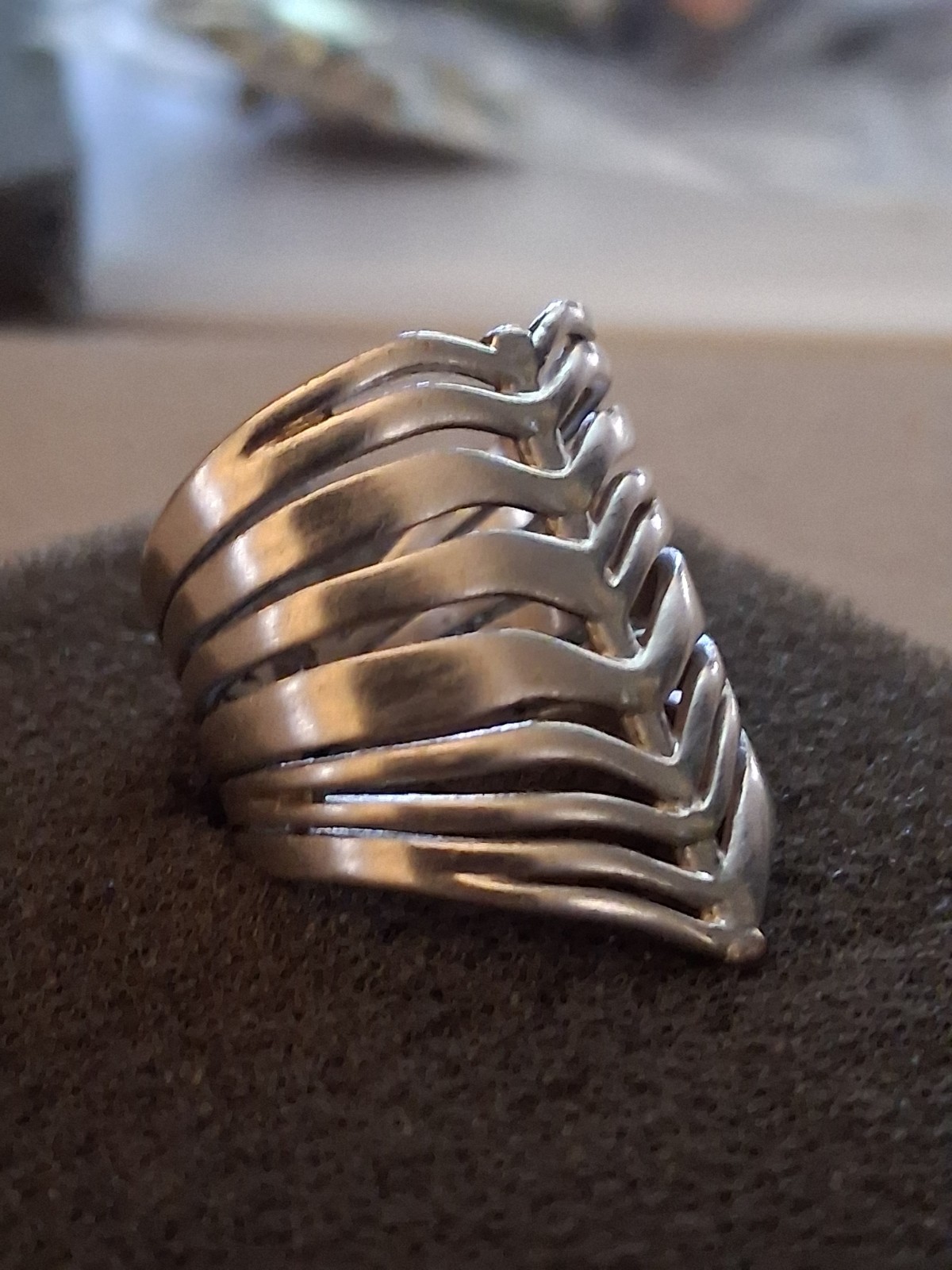 Kendra Scott Liv Ring chevron style Silver tone size 6 Adjustable