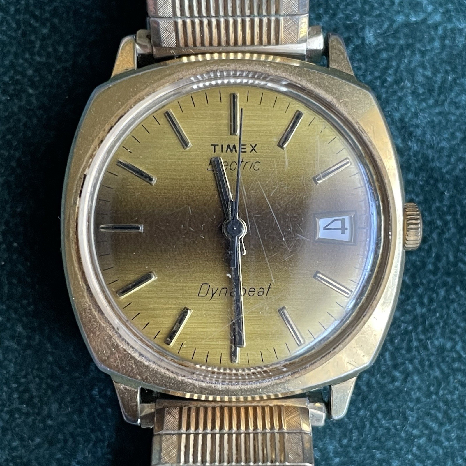 Vintage Timex Electric Dynabeat Date Watch Mens Gold Tone 34mm