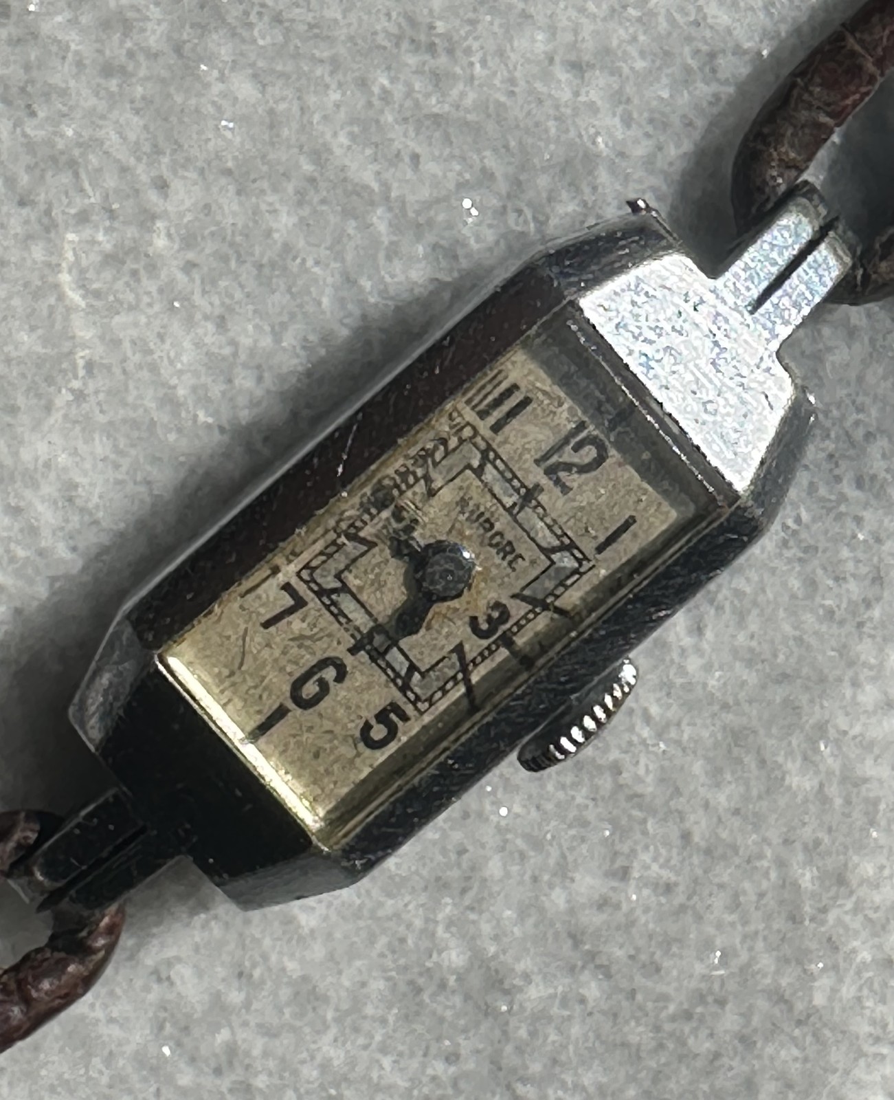 Aurore mécanique milieu du XXe siècle Platine Montre femme 24 mm