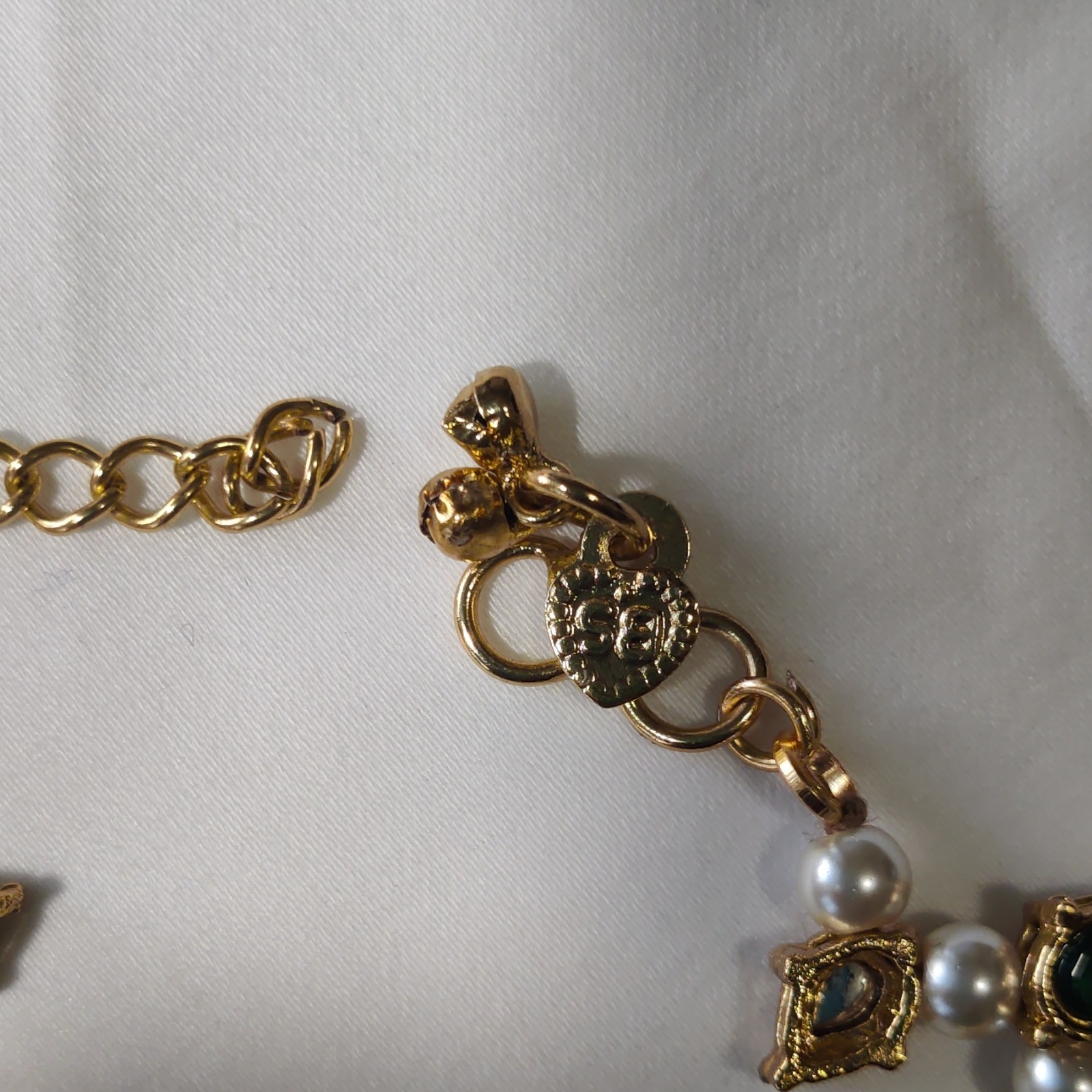 Gold Tone Red/Green Glass Pearl Jewelry Anklet