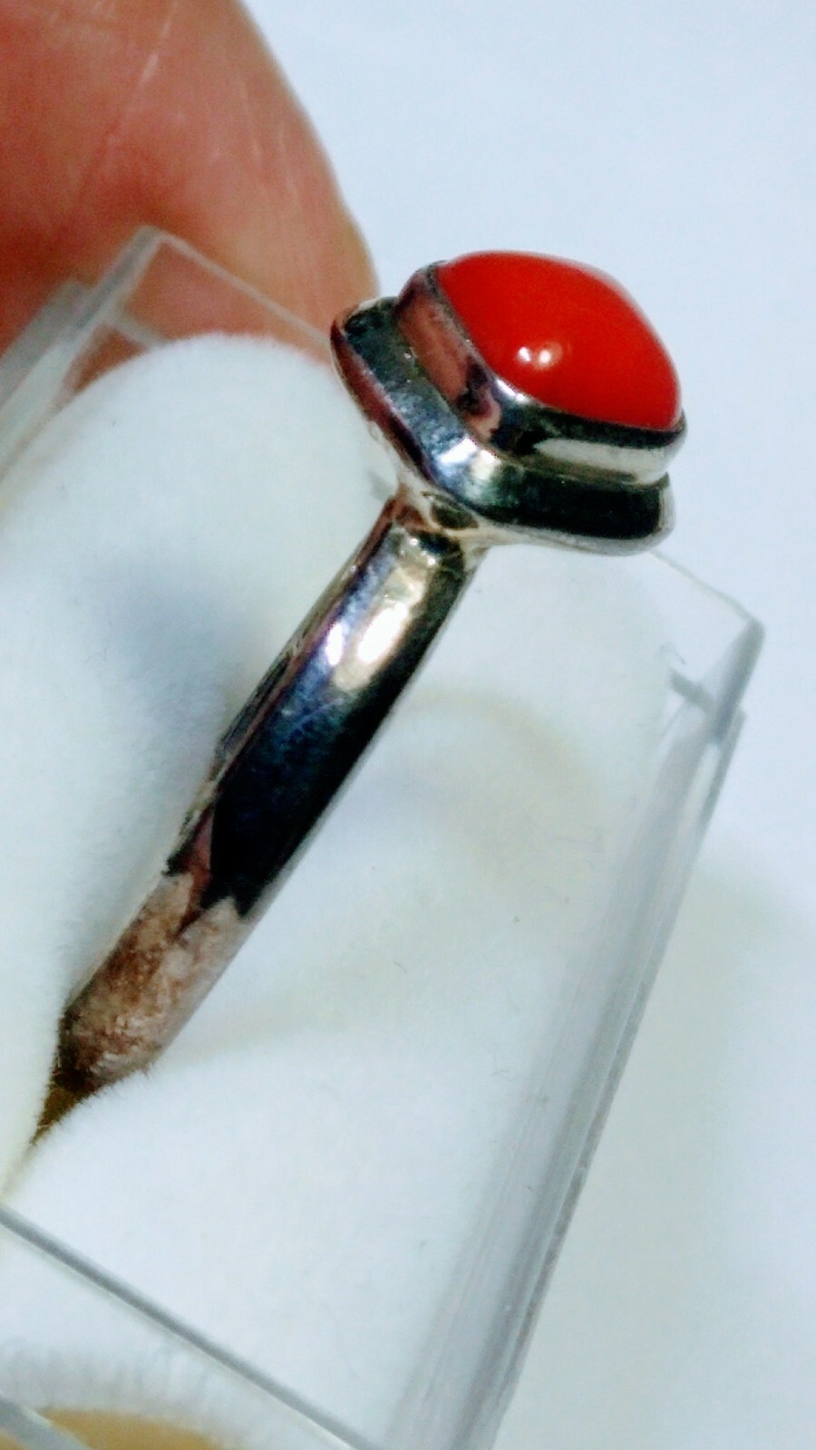 PLEASING NATURAL RED CORAL IN STERLING SILVER .925 RING SIZE BETWEEN 8.75-9.0