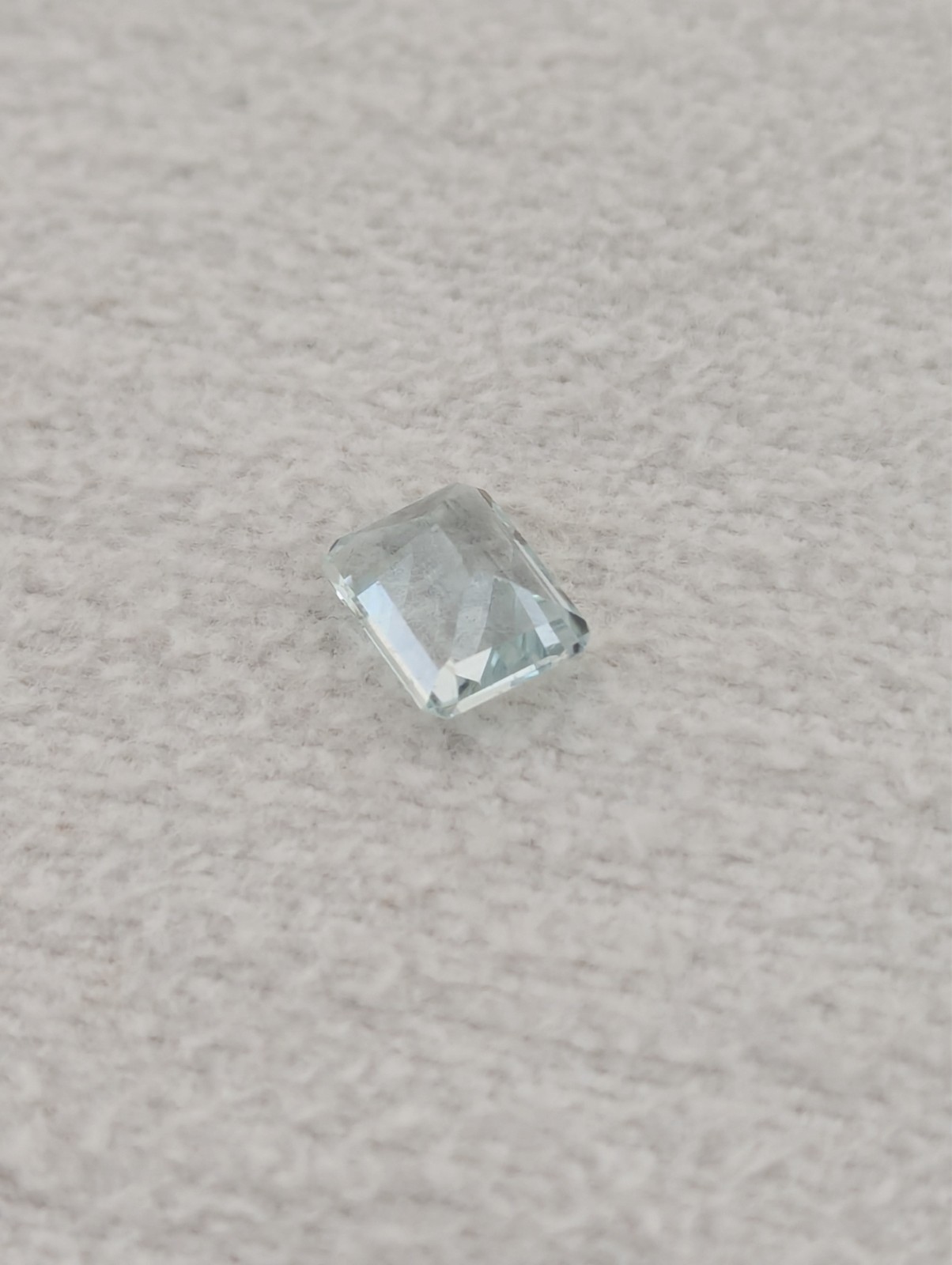 Aquamarine Clear Faceted Gemstone 2.4 carat (0.49g) 9.7 x 7.6 x 4.7 mm