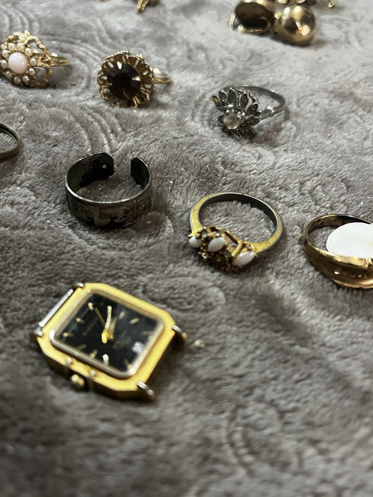 109 Set/piece Mixed Lot Of Costume Earrings, Rings,Watches , Etc