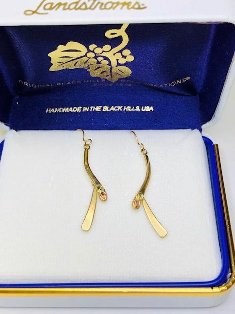 Landstrom’s Black Hills Gold DANGLE EARRINGS